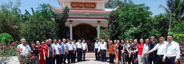 D&acirc;ng hương b&aacute;o c&ocirc;ng sự th&agrave;nh c&ocirc;ng Đại hội Họ Mai Th&agrave;nh phố Hồ Ch&iacute; Minh lần thứ nhất nhiệm kỳ 2024 - 2029